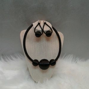 Gorgeous Fabric Necklace (NWOT)